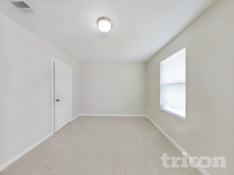 Building Photo - 10122 Cerritos dr