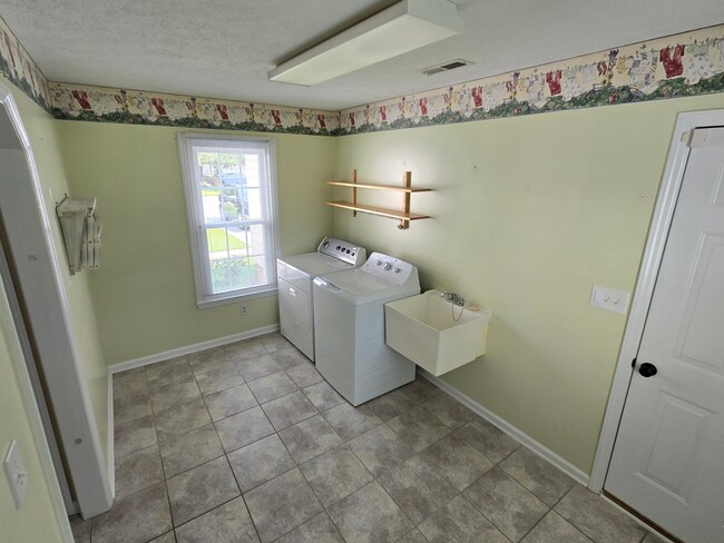 Building Photo - 5412 Beretta Way