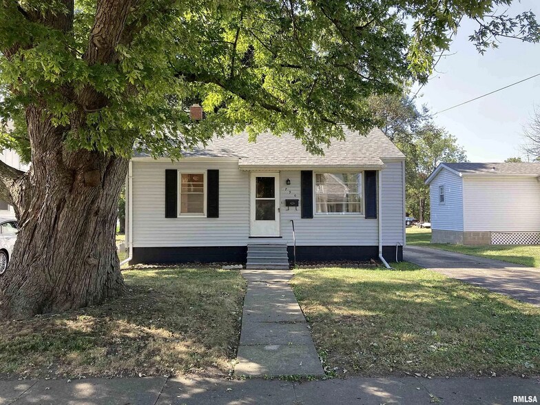 Building Photo - 790 Arnold St