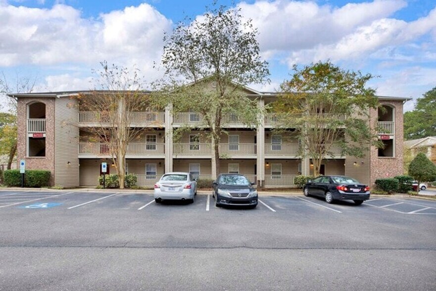 Building Photo - 2 Kings Creek Dr