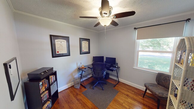 Building Photo - Fully Renovated 3 Bedroom GEM close to sho...
