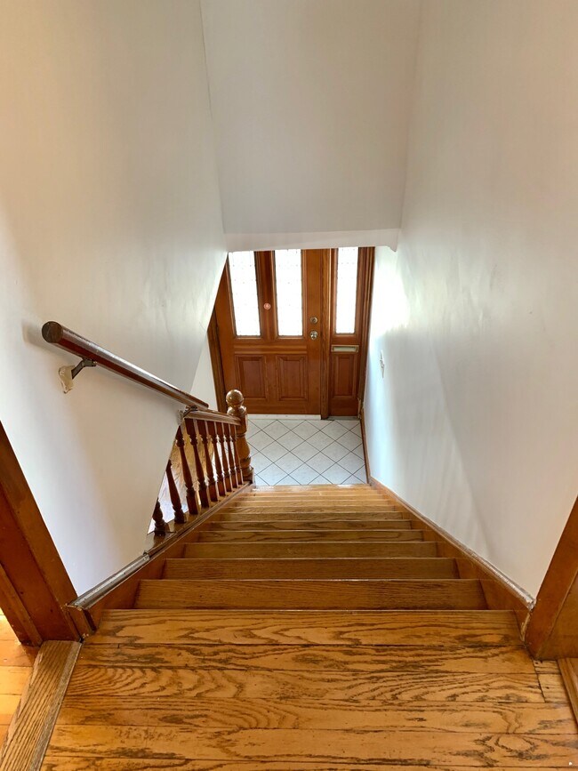 Building Photo - 427 Warren St