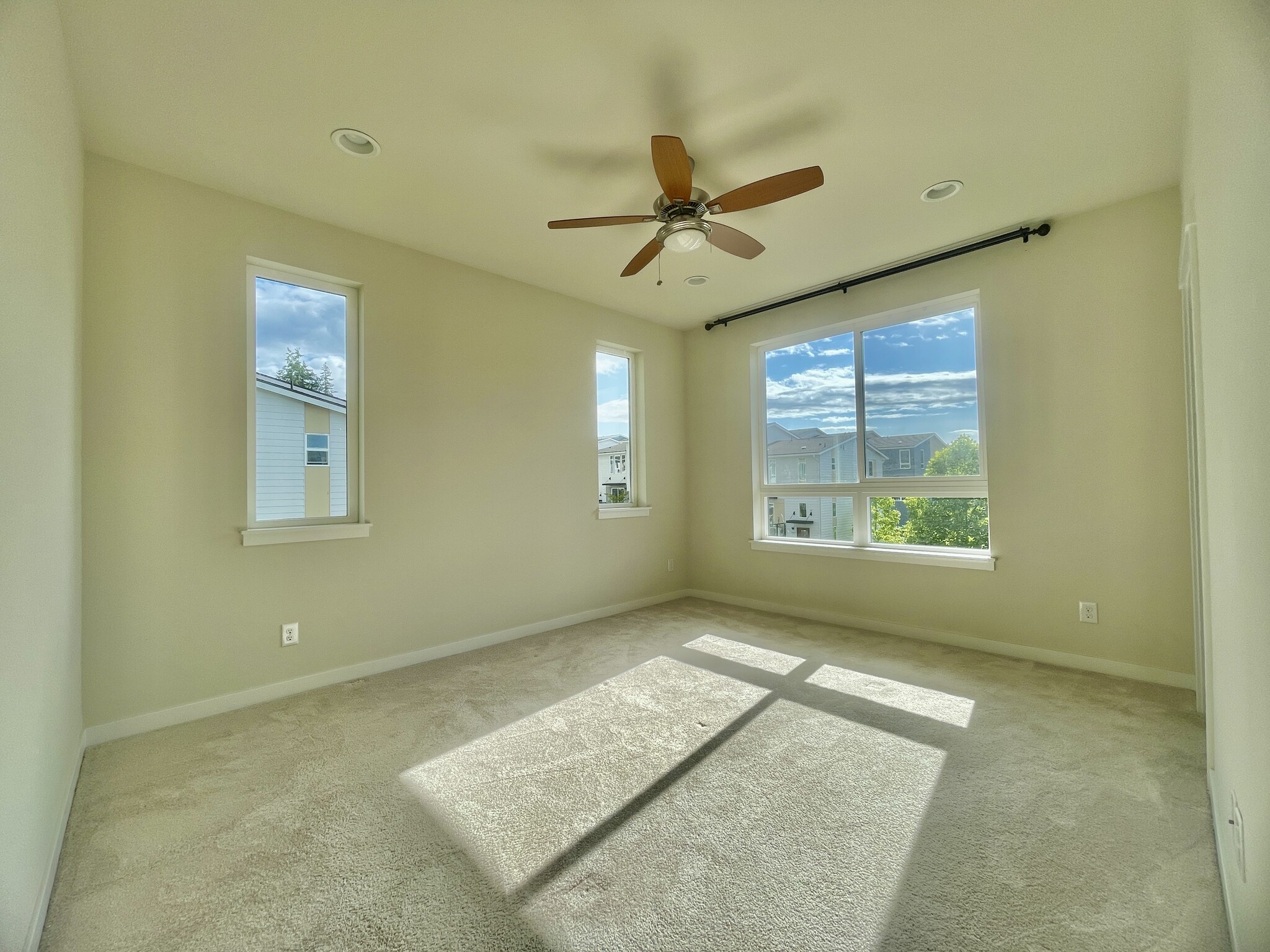 3rd floor masterroom - 14647 36th Ct NE