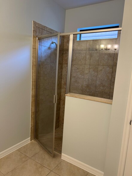 Shower master bathroom - 14529 Tuscany Pointe Trl