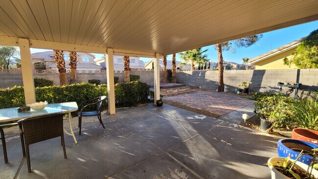 Building Photo - GORGEOUS 4/3 IN THE SW!!!