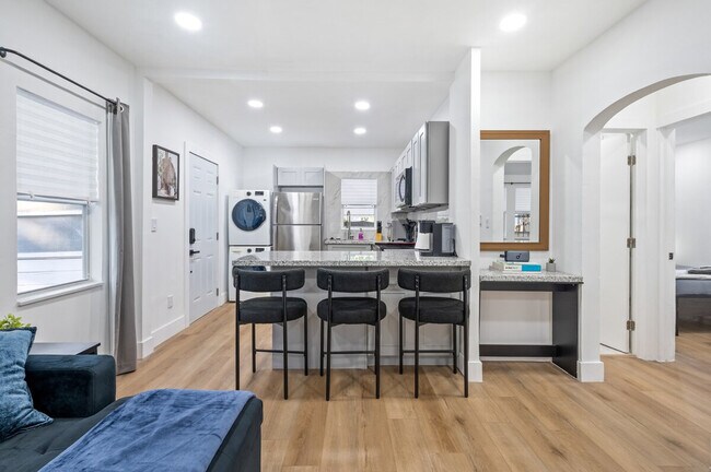 Building Photo - 310 NE 58th Terrace