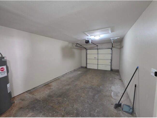 Building Photo - 247 Northpoint Dr