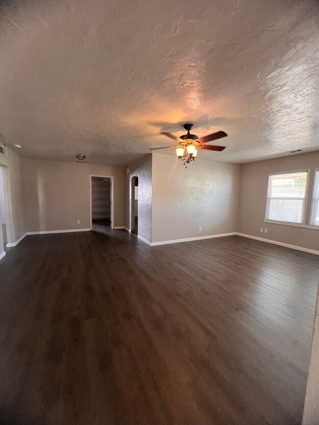 Building Photo - 638 N O St