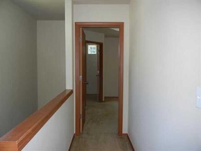 Building Photo - 3 Bedroom 2.5 Bath located in Tumwater