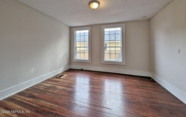 Building Photo - 424 Walnut Ct