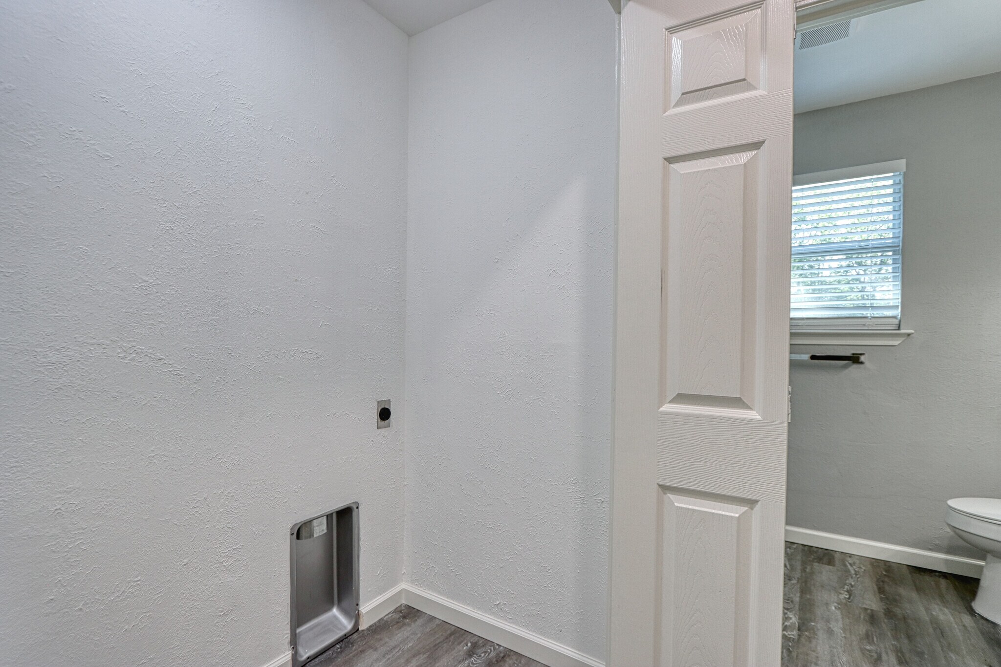 Building Photo - 213 Tyler Ave