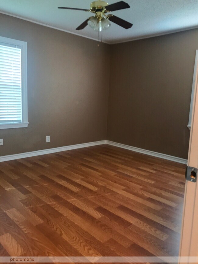 Building Photo - 509 Bluebonnet Dr