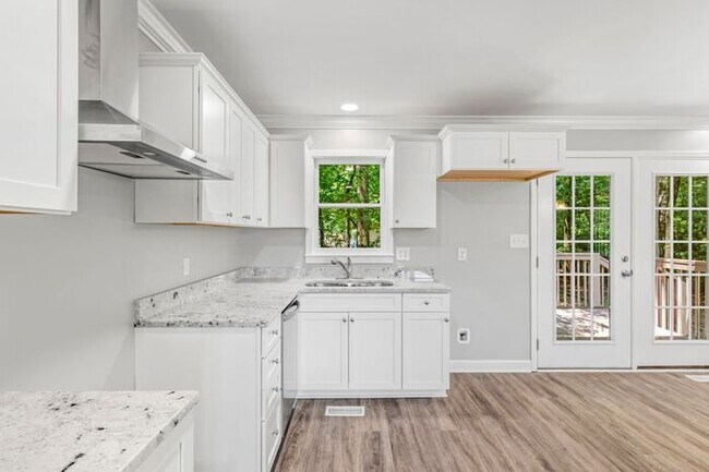 Building Photo - Great Location off of South Holden Road. 3 Bedroom 2 Bathroom Home.