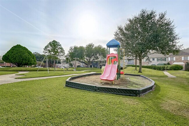 Building Photo - 8448 Ariel St
