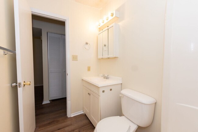 Building Photo - 139 Village Cir
