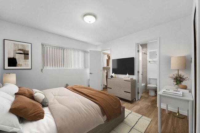 Building Photo - 925 W 30th St