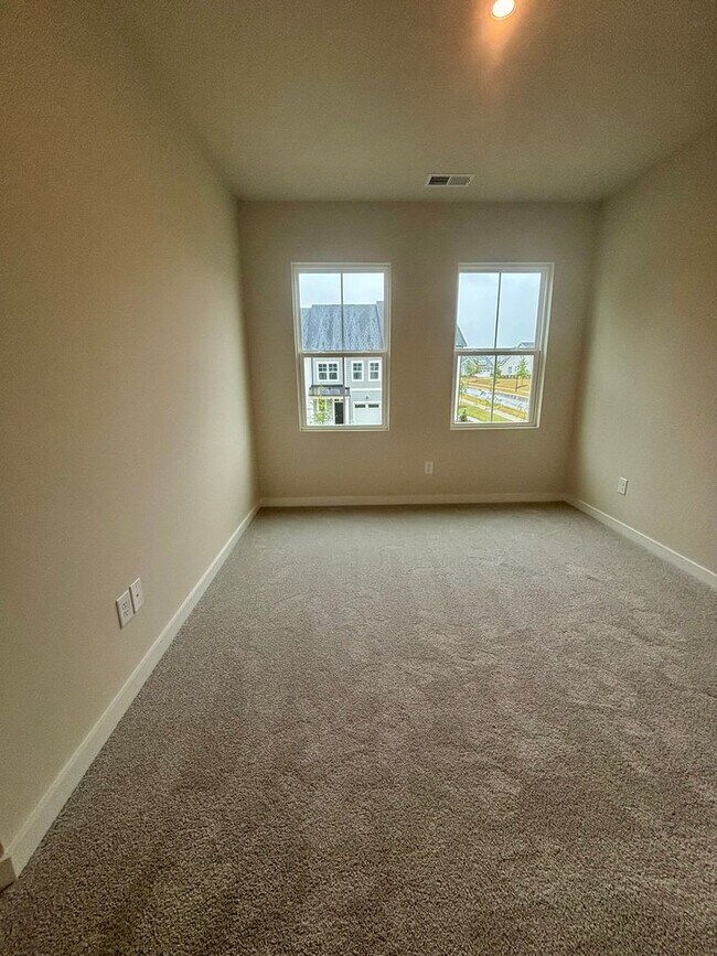 Building Photo - Beautiful, New Construction Townhouse in G...