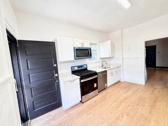 Building Photo - 504 1/2-506-508 Peebles St