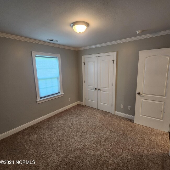 Building Photo - 115 Blue Bird Ln