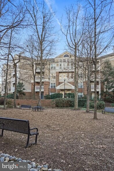 Building Photo - 2204 Westcourt Ln