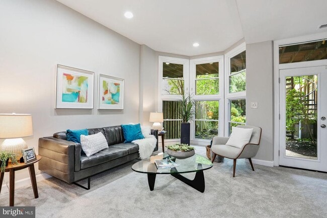 Building Photo - 3332 Dent Pl NW