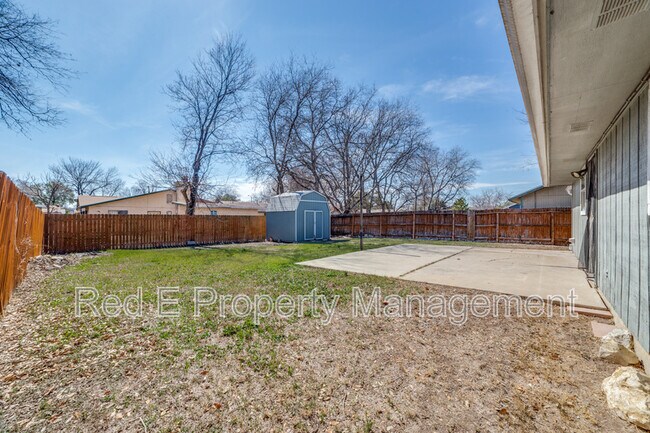 Building Photo - 5602 Ivanhoe St