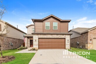 Building Photo - 2406 Carlow Ln