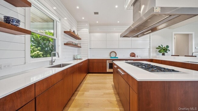 Building Photo - 102-192 Dune Rd