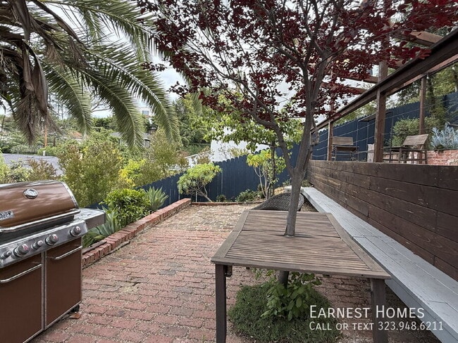 Building Photo - 1401 Dartmouth Dr