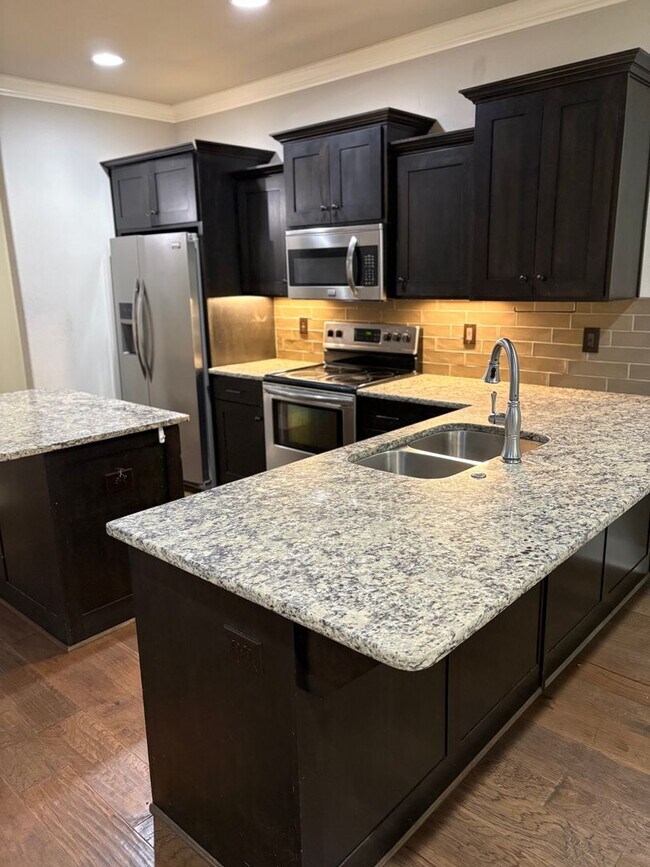 Building Photo - BEAUTIFUL HOME IN GREAT LOCATION!