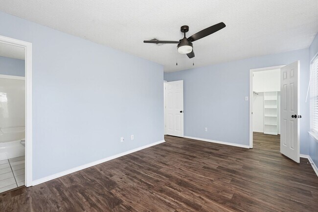 Building Photo - Home in Benton