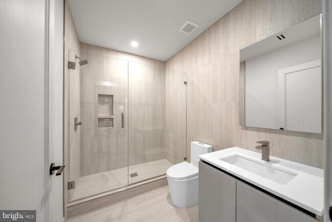 Building Photo - 2121 Ward Pl NW