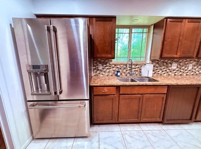 Building Photo - 5140 River Bluff Ln