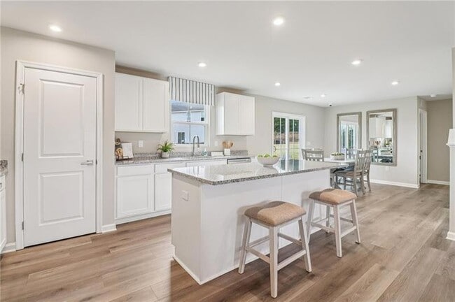 Building Photo - 6644 Red Oak Wy