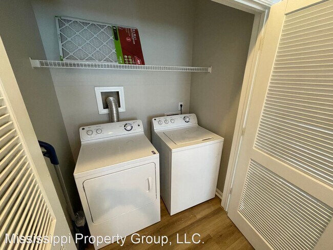 Building Photo - 3 br, 3 bath House - 222 Town Center Drive