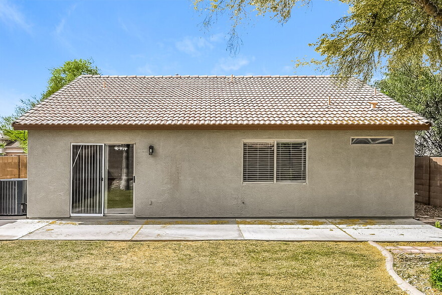 Building Photo - 9238 W Potter Dr