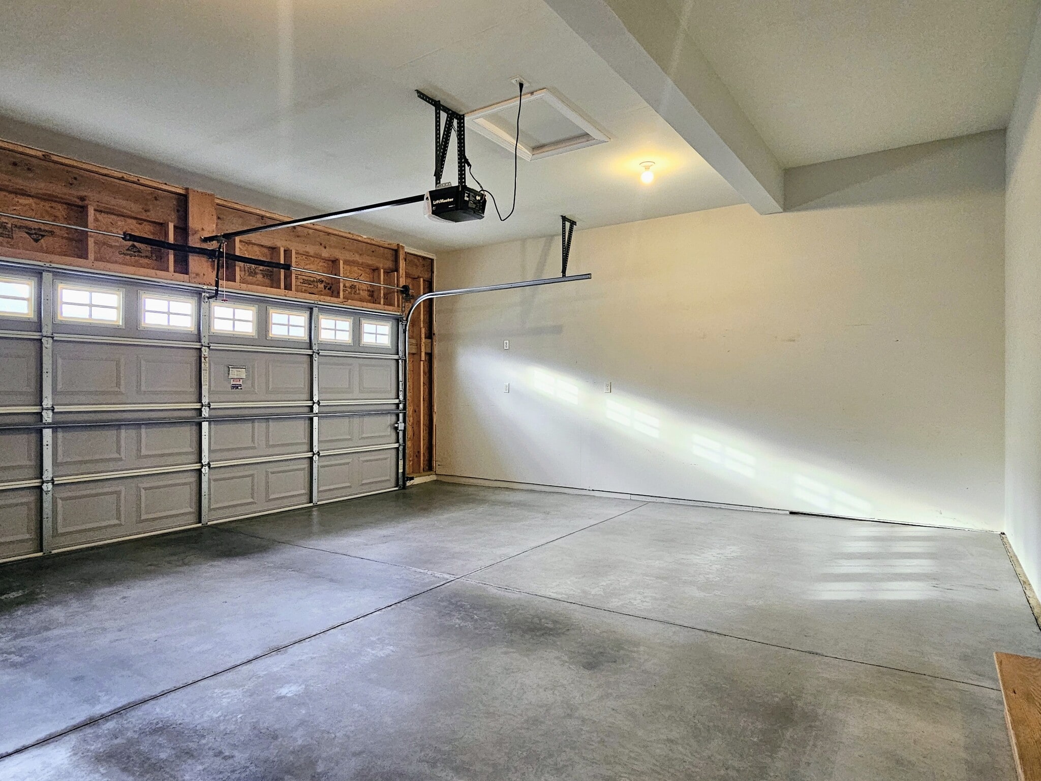 Building Photo - 361 Cedar Holw