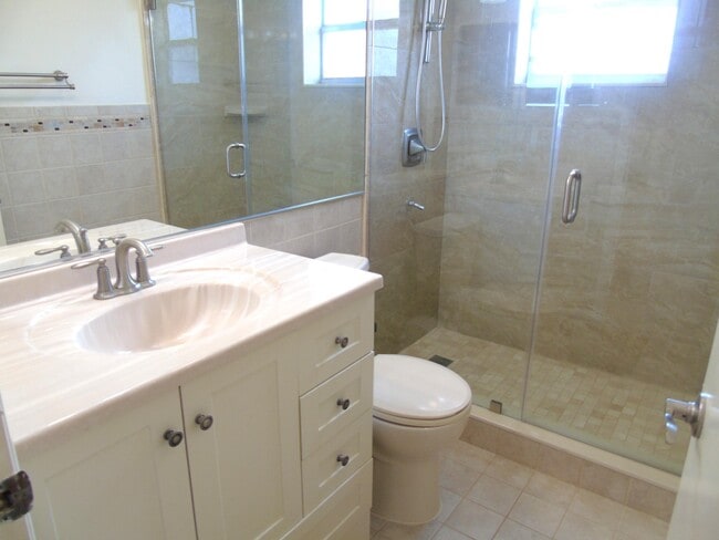 Building Photo - 219 Normandy Ln