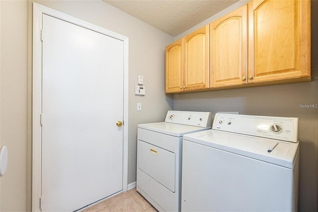 Building Photo - 2634 Brookville Dr