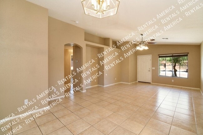Building Photo - 865 E Impreria St