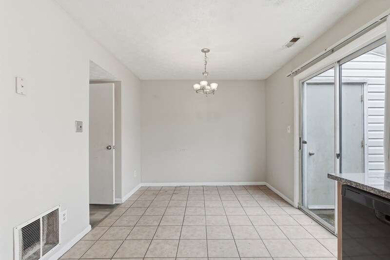 Building Photo - 72 Chelmsford Ct