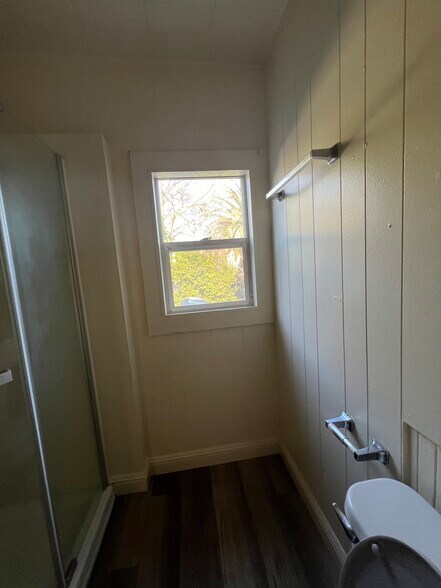 Building Photo - 409 E Rose St