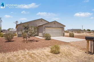 Building Photo - 3520 N La Paz Dr