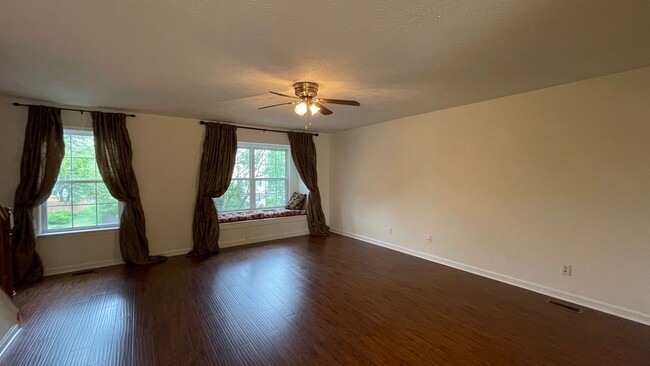 Building Photo - 4 Bed Townhome in South Stafford