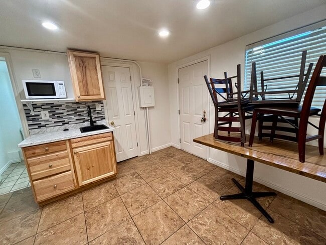 Building Photo - 1643 S State St