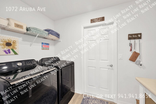 Building Photo - 1072 Aruba Ave