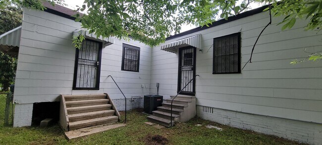 Building Photo - 3633 W College St
