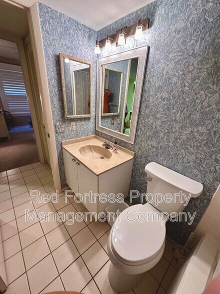 Building Photo - 7113 Quail Run Ct W