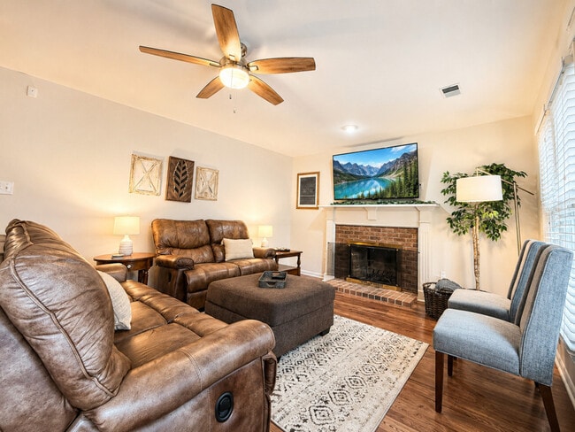 Building Photo - 10300 Rougemont Ln