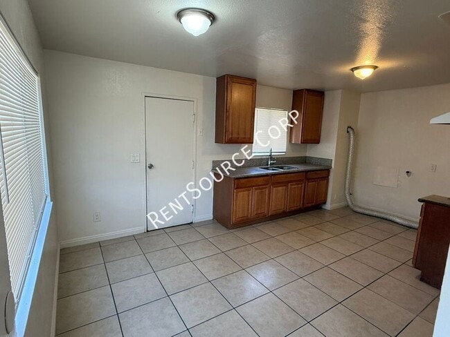 Building Photo - 2028 Yosemite Ct